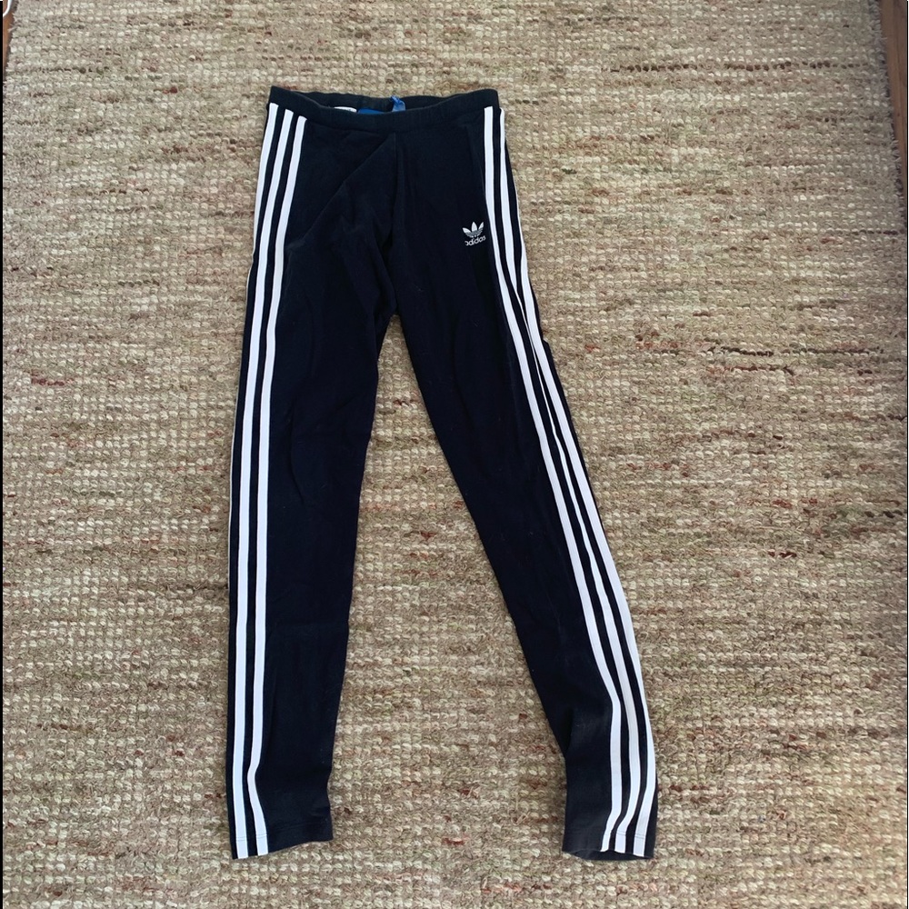 Adidas class comfy 3 stripe black leggings!